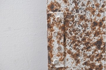 アンティーク建具　大正から昭和初期　無骨な風合いの錆びた鉄扉1枚　(R-086605)