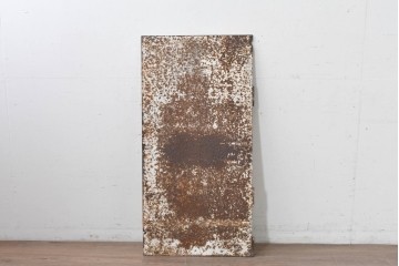 アンティーク建具　大正から昭和初期　無骨な風合いの錆びた鉄扉1枚　(R-086605)