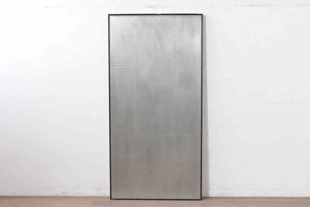 中古　希少な廃番品　CRASH GATE(クラッシュゲート)　GIN FRAME E(ジン フレームE)　トタン　杉材　無骨なデザインのマグネットボード　(R-086608)