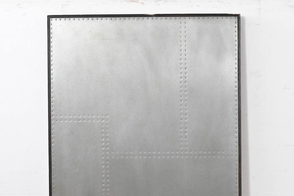 中古　希少な廃番品　CRASH GATE(クラッシュゲート)　GIN FRAME E(ジン フレームE)　トタン　杉材　無骨なデザインのマグネットボード　(R-086608)