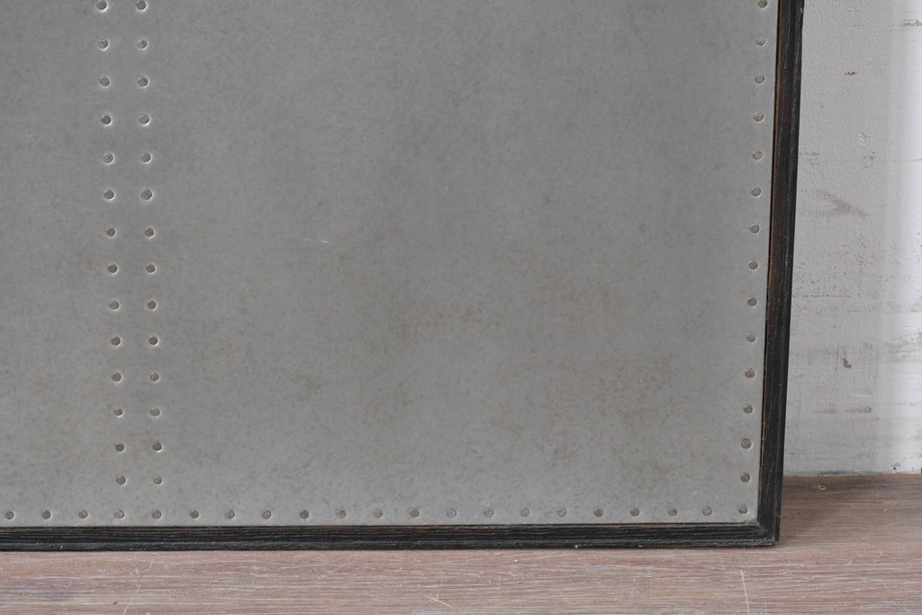 中古　希少な廃番品　CRASH GATE(クラッシュゲート)　GIN FRAME E(ジン フレームE)　トタン　杉材　無骨なデザインのマグネットボード　(R-086608)