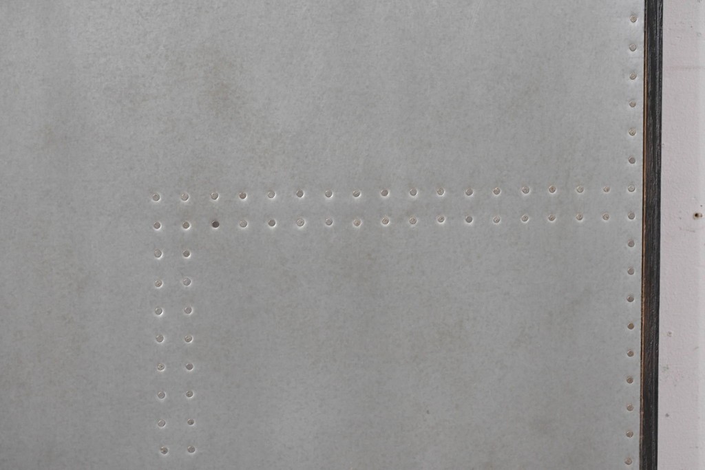 中古　希少な廃番品　CRASH GATE(クラッシュゲート)　GIN FRAME E(ジン フレームE)　トタン　杉材　無骨なデザインのマグネットボード　(R-086608)