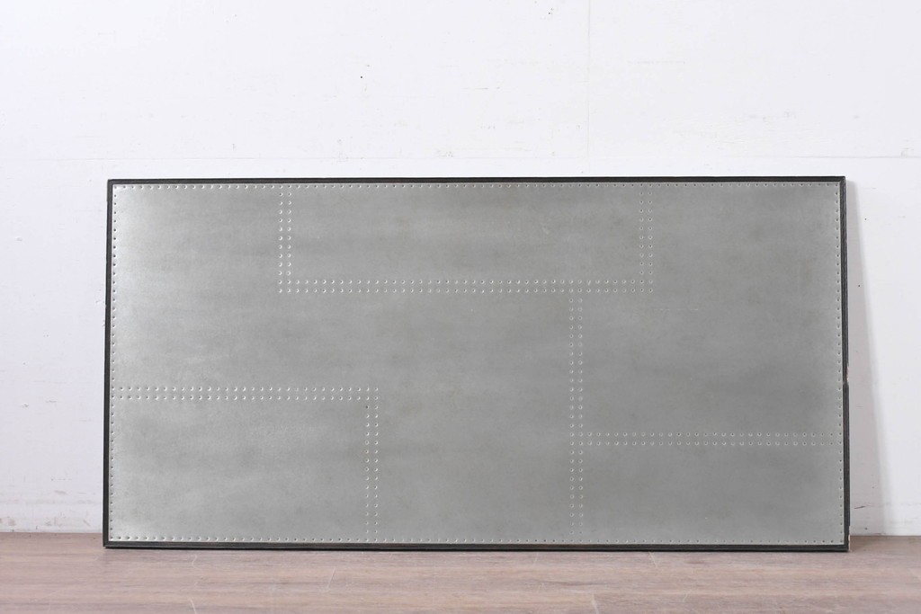 中古　希少な廃番品　CRASH GATE(クラッシュゲート)　GIN FRAME E(ジン フレームE)　トタン　杉材　無骨なデザインのマグネットボード　(R-086608)