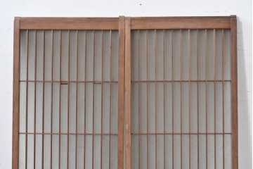 ヴィンテージ建具　昭和後期　すっきりとした縦桟格子に組子細工が映える片面ガラスの書院戸2枚セット　(R-086610)