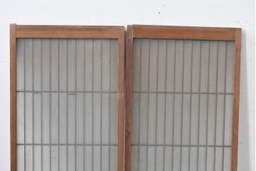 ヴィンテージ建具　昭和後期　すっきりとした縦桟格子に組子細工が映える片面ガラスの書院戸2枚セット　(R-086610)