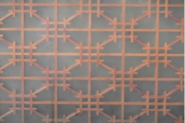 ヴィンテージ建具　昭和中期　端正な印象の組子格子をあしらった両面ガラスの欄間1枚　(R-086611)