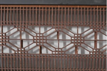 アンティーク建具　大正から昭和初期　黒い縁取りに緻密な組子細工が映える欄間2枚セット　(R-086614)