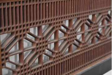 アンティーク建具　大正から昭和初期　黒い縁取りに緻密な組子細工が映える欄間2枚セット　(R-086614)