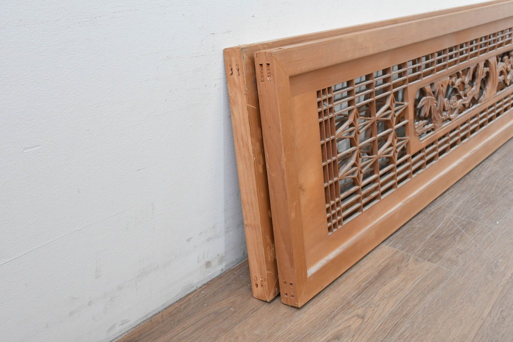 ヴィンテージ建具　昭和後期　松・竹・梅の彫刻入り組子欄間2枚セット　(R-086615)