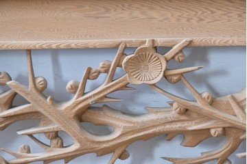 ヴィンテージ建具　昭和後期　在銘　四君子(梅・蘭・竹・菊)の見事な透かし彫りがあしらわれた欄間2枚セット　(R-086616)