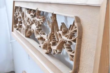ヴィンテージ建具　昭和後期　在銘　四君子(梅・蘭・竹・菊)の見事な透かし彫りがあしらわれた欄間2枚セット　(R-086616)