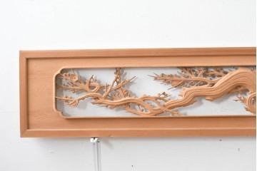 ヴィンテージ建具　昭和後期　在銘　四君子(梅・蘭・竹・菊)の見事な透かし彫りがあしらわれた欄間2枚セット　(R-086616)