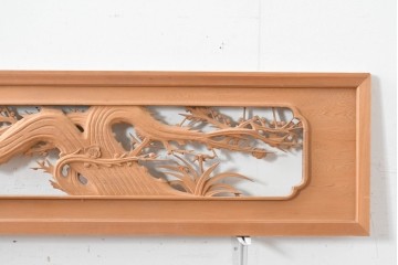 ヴィンテージ建具　昭和後期　在銘　四君子(梅・蘭・竹・菊)の見事な透かし彫りがあしらわれた欄間2枚セット　(R-086616)