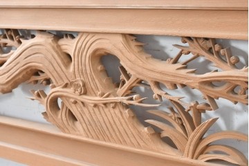 ヴィンテージ建具　昭和後期　在銘　四君子(梅・蘭・竹・菊)の見事な透かし彫りがあしらわれた欄間2枚セット　(R-086616)