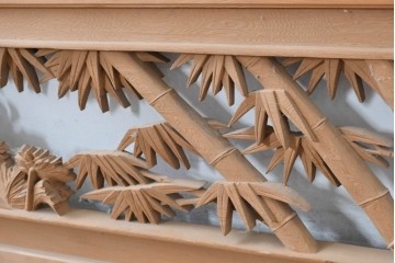 ヴィンテージ建具　昭和後期　在銘　四君子(梅・蘭・竹・菊)の見事な透かし彫りがあしらわれた欄間2枚セット　(R-086616)