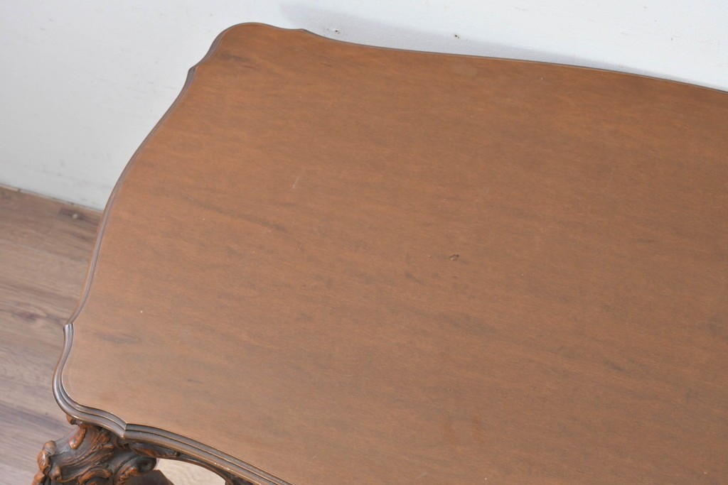 イタリアヴィンテージ　アンティーク調　ロココ様式の彫刻が優雅なサロンテーブル　(R-086617)