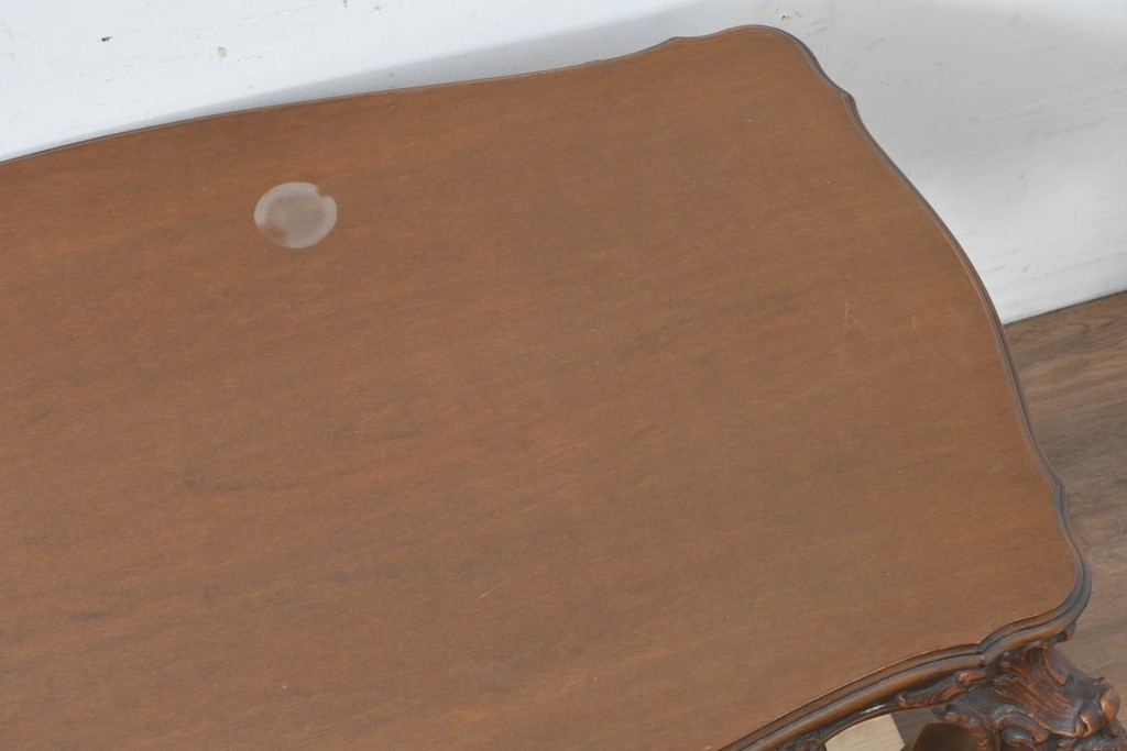 イタリアヴィンテージ　アンティーク調　ロココ様式の彫刻が優雅なサロンテーブル　(R-086617)