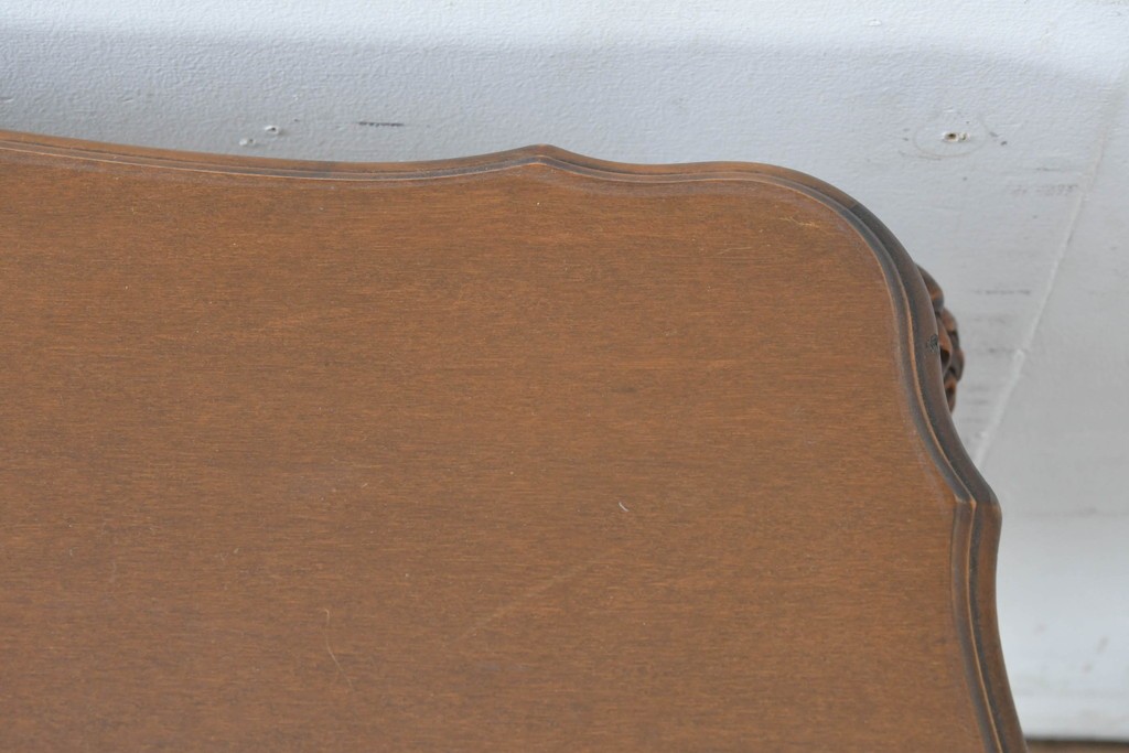 イタリアヴィンテージ　アンティーク調　ロココ様式の彫刻が優雅なサロンテーブル　(R-086617)