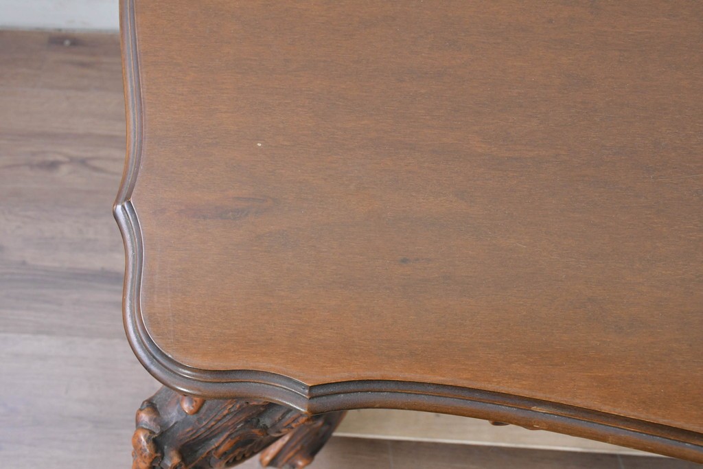 イタリアヴィンテージ　アンティーク調　ロココ様式の彫刻が優雅なサロンテーブル　(R-086617)