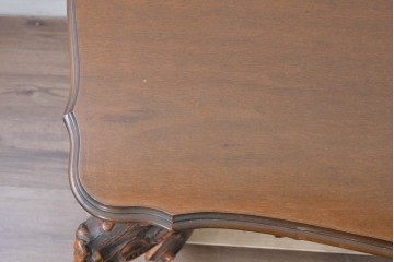 イタリアヴィンテージ　アンティーク調　ロココ様式の彫刻が優雅なサロンテーブル　(R-086617)