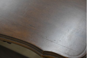 イタリアヴィンテージ　アンティーク調　ロココ様式の彫刻が優雅なサロンテーブル　(R-086617)