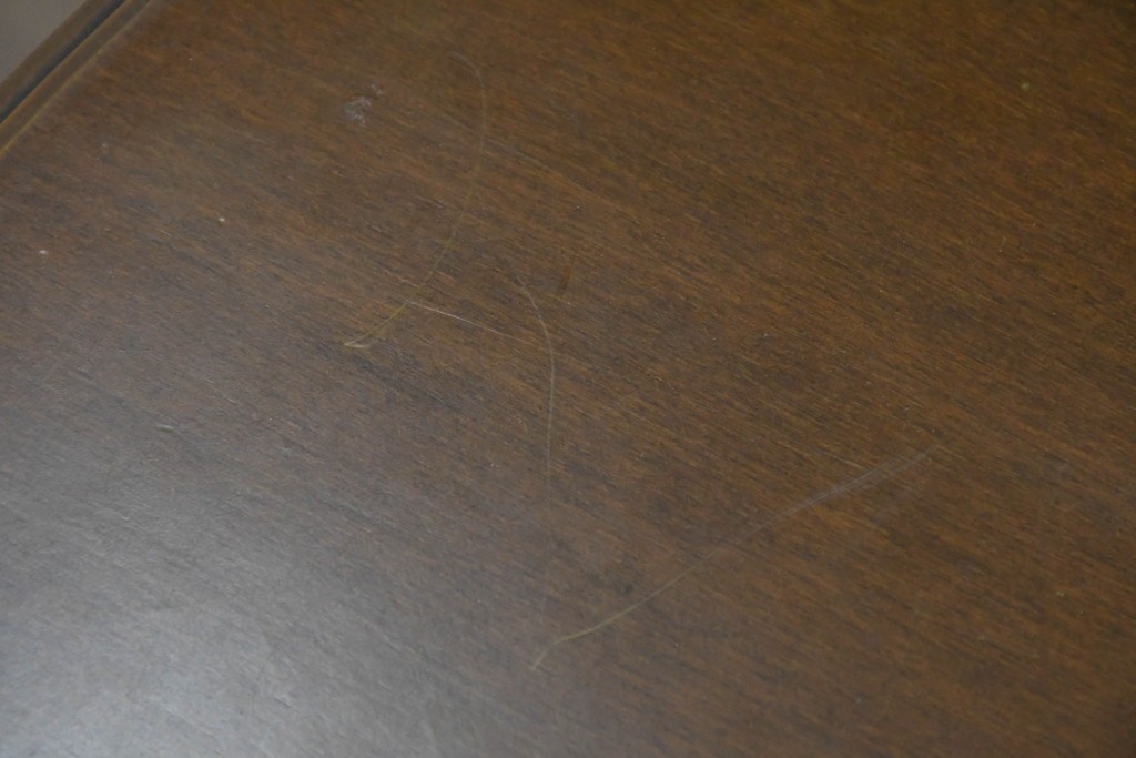 イタリアヴィンテージ　アンティーク調　ロココ様式の彫刻が優雅なサロンテーブル　(R-086617)