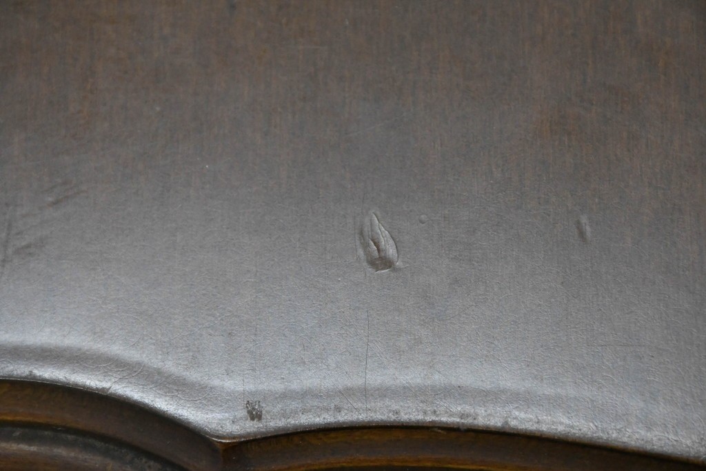 イタリアヴィンテージ　アンティーク調　ロココ様式の彫刻が優雅なサロンテーブル　(R-086617)