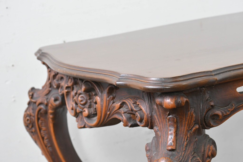 イタリアヴィンテージ　アンティーク調　ロココ様式の彫刻が優雅なサロンテーブル　(R-086617)