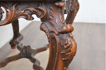 イタリアヴィンテージ　アンティーク調　ロココ様式の彫刻が優雅なサロンテーブル　(R-086617)