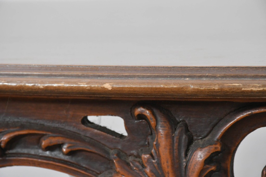 イタリアヴィンテージ　アンティーク調　ロココ様式の彫刻が優雅なサロンテーブル　(R-086617)