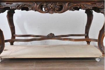 イタリアヴィンテージ　アンティーク調　ロココ様式の彫刻が優雅なサロンテーブル　(R-086617)