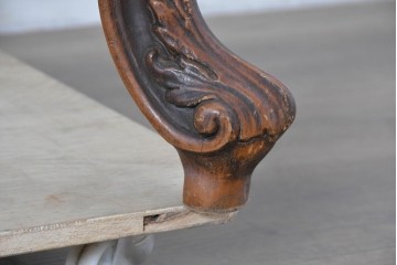 イタリアヴィンテージ　アンティーク調　ロココ様式の彫刻が優雅なサロンテーブル　(R-086617)