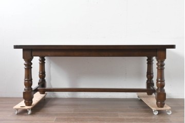 中古　美品　横浜クラシック家具　ノックオンウッド(knockonwood)　タモ材　重厚感のある挽き物脚のダイニングテーブル　定価約55万円　(R-086618)