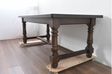 中古　美品　横浜クラシック家具　ノックオンウッド(knockonwood)　タモ材　重厚感のある挽き物脚のダイニングテーブル　定価約55万円　(R-086618)