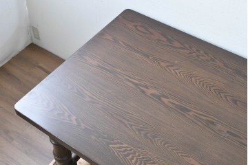 中古　美品　横浜クラシック家具　ノックオンウッド(knockonwood)　タモ材　重厚感のある挽き物脚のダイニングテーブル　定価約55万円　(R-086618)