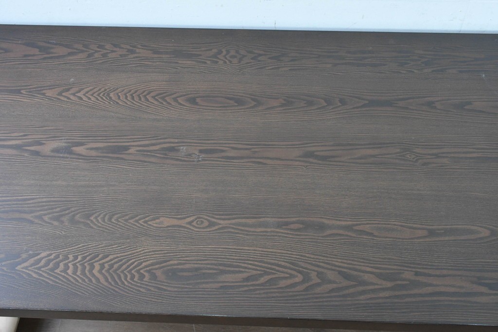 中古　美品　横浜クラシック家具　ノックオンウッド(knockonwood)　タモ材　重厚感のある挽き物脚のダイニングテーブル　定価約55万円　(R-086618)