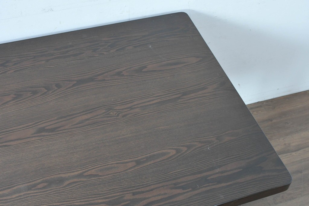 中古　美品　横浜クラシック家具　ノックオンウッド(knockonwood)　タモ材　重厚感のある挽き物脚のダイニングテーブル　定価約55万円　(R-086618)