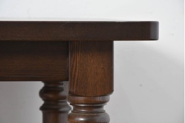 中古　美品　横浜クラシック家具　ノックオンウッド(knockonwood)　タモ材　重厚感のある挽き物脚のダイニングテーブル　定価約55万円　(R-086618)