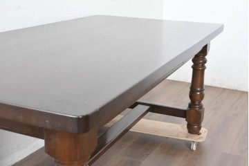 中古　美品　横浜クラシック家具　ノックオンウッド(knockonwood)　タモ材　重厚感のある挽き物脚のダイニングテーブル　定価約55万円　(R-086618)