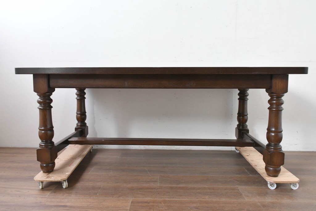 中古　美品　横浜クラシック家具　ノックオンウッド(knockonwood)　タモ材　重厚感のある挽き物脚のダイニングテーブル　定価約55万円　(R-086618)