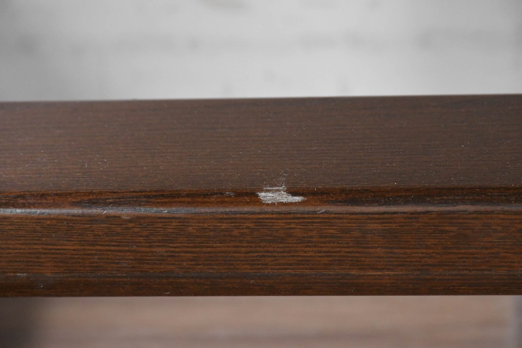 中古　美品　横浜クラシック家具　ノックオンウッド(knockonwood)　タモ材　重厚感のある挽き物脚のダイニングテーブル　定価約55万円　(R-086618)