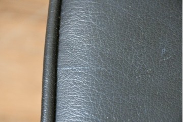 中古　Herman Miller(ハーマンミラー)　本革　こだわり抜かれた座り心地のイームズラウンジチェアとオットマンのセット　定価約113万円　(R-086620)