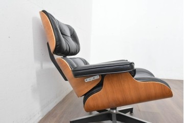 中古　Herman Miller(ハーマンミラー)　本革　こだわり抜かれた座り心地のイームズラウンジチェアとオットマンのセット　定価約113万円　(R-086620)