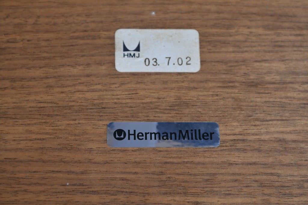中古　Herman Miller(ハーマンミラー)　本革　こだわり抜かれた座り心地のイームズラウンジチェアとオットマンのセット　定価約113万円　(R-086620)
