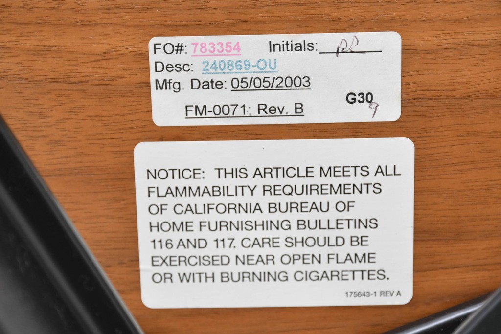 中古　Herman Miller(ハーマンミラー)　本革　こだわり抜かれた座り心地のイームズラウンジチェアとオットマンのセット　定価約113万円　(R-086620)