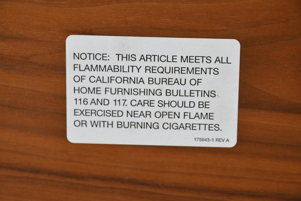 中古　Herman Miller(ハーマンミラー)　本革　こだわり抜かれた座り心地のイームズラウンジチェアとオットマンのセット　定価約113万円　(R-086620)