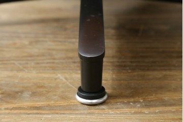 中古美品　Herman Miller(ハーマンミラー)　レザー　革のコンディション良好　こだわり抜かれた座り心地のイームズラウンジチェアとオットマンのセット　定価約113万円　(R-086620)