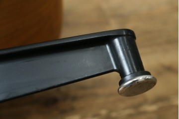 中古美品　Herman Miller(ハーマンミラー)　レザー　革のコンディション良好　こだわり抜かれた座り心地のイームズラウンジチェアとオットマンのセット　定価約113万円　(R-086620)