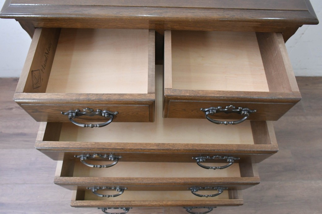 中古　超美品　使用感ほぼなし　横浜クラシック家具　ノックオンウッド(knockonwood)　楢(ナラ)材　クラシカルな引手金具のチェスト　定価約25万円　(R-086621)