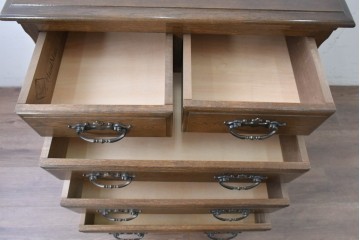 中古　超美品　使用感ほぼなし　横浜クラシック家具　ノックオンウッド(knockonwood)　楢(ナラ)材　クラシカルな引手金具のチェスト　定価約25万円　(R-086621)